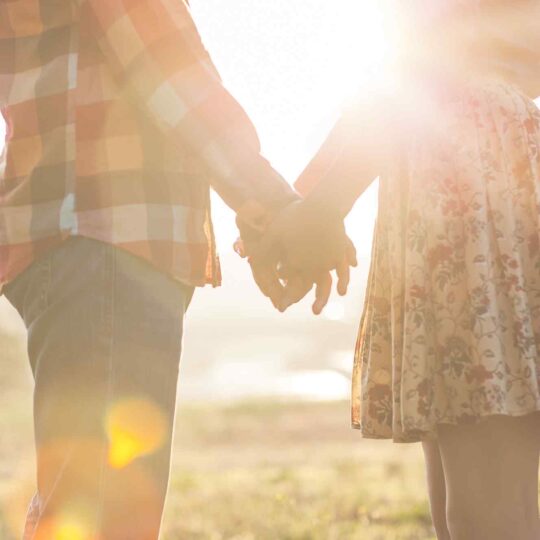 https://dorisanddwight.rubanbleuevent.com/wp-content/uploads/2015/09/couple-cover-image-holding-hands-540x540.jpg